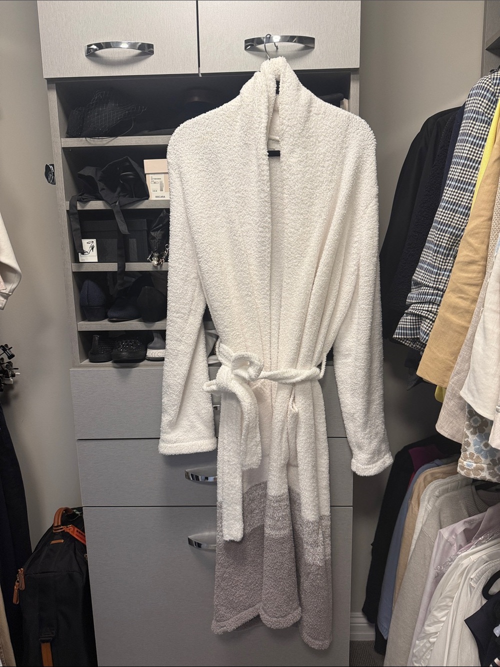 Barefoot dreams 1 Plush Two-Tone Hooded Bathrobe - White & Light Gray NWOT